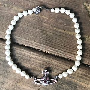 Vivienne Westwood Mini Bas Relief Pearl Choker